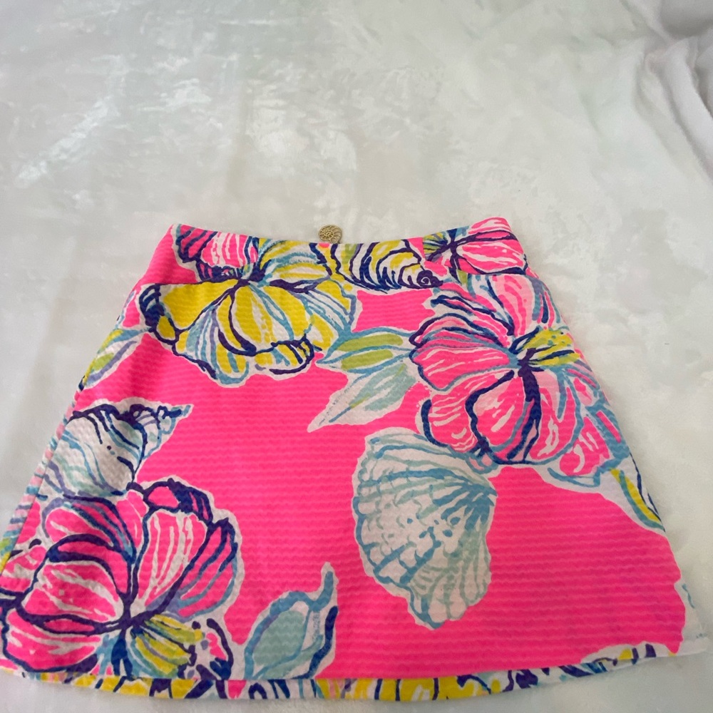 Size 4 Lilly Pulitzer skirt lined with shorts